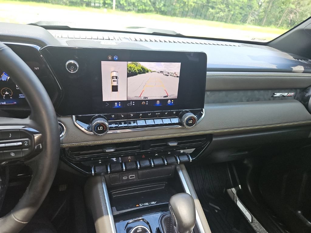 Used 2025 Chevrolet Colorado ZR2 w/ Technology Package AWD/4WD image 19