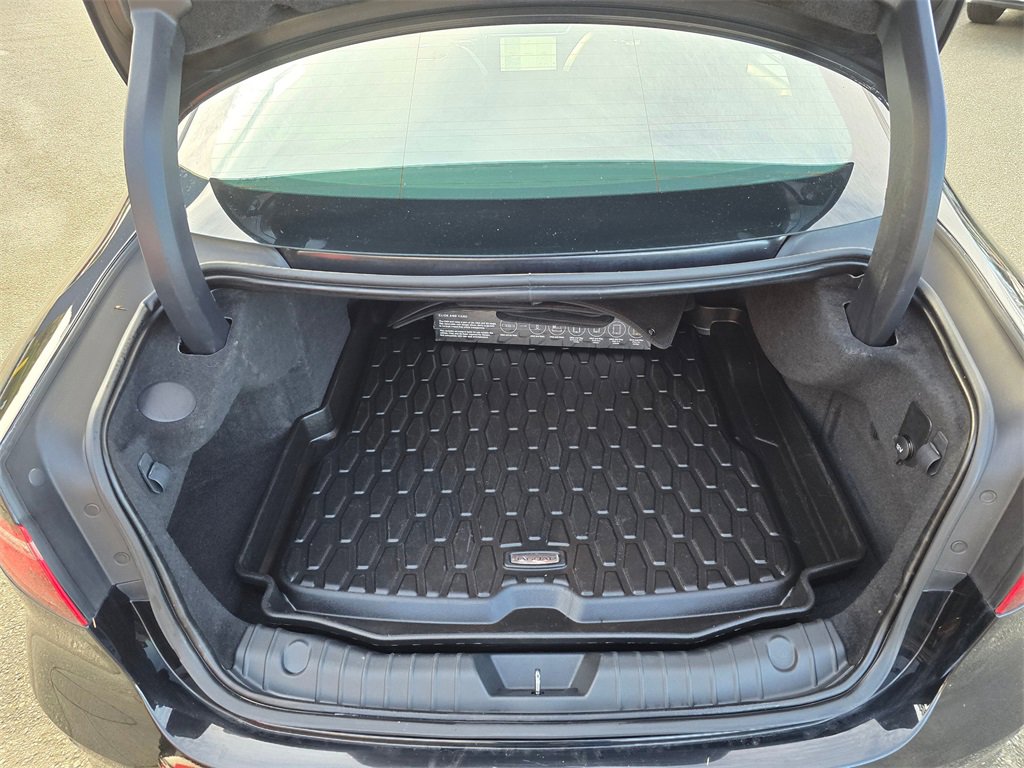 Used 2022 Jaguar XF R-Dynamic SE image 18