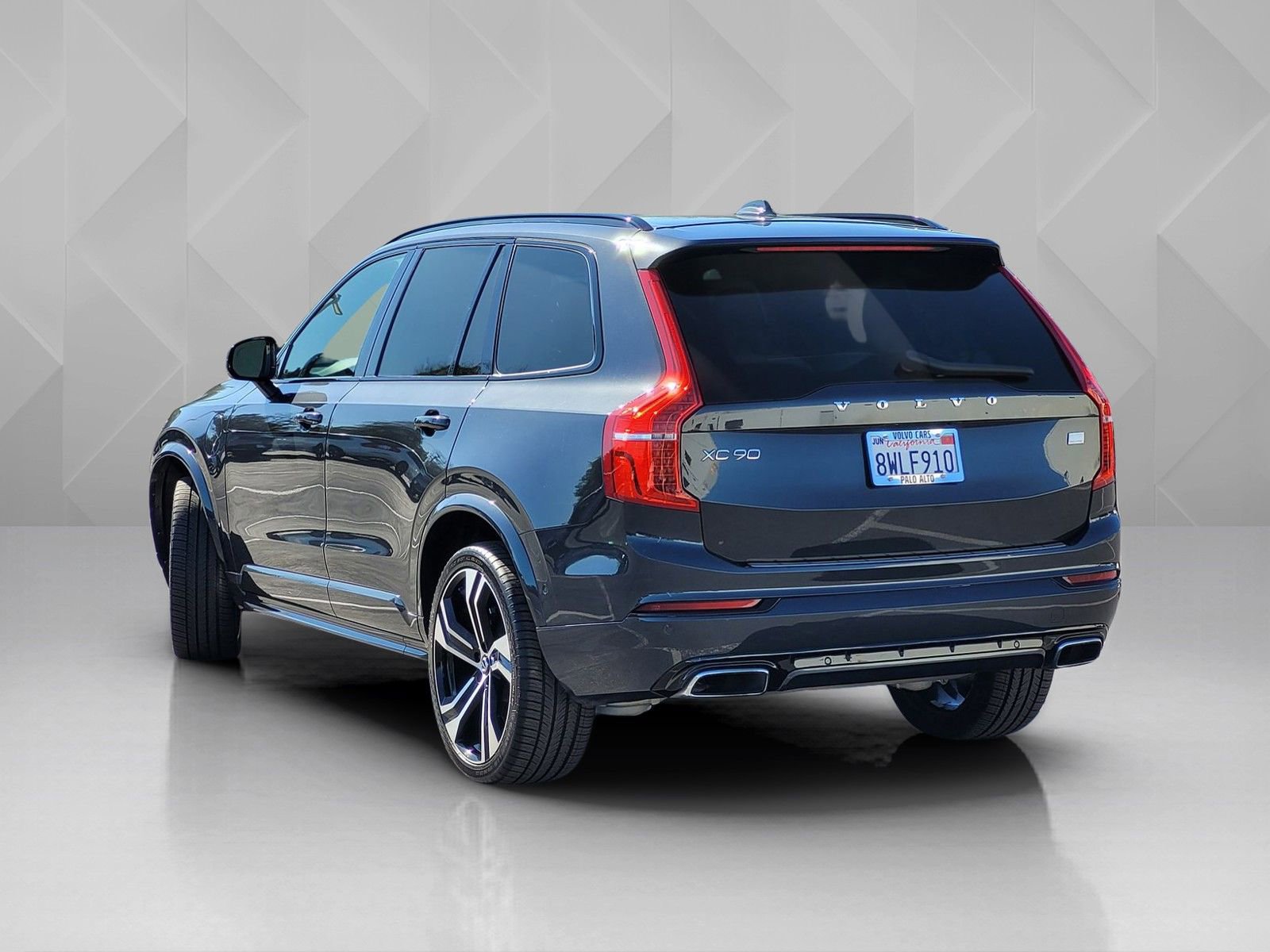 Used 2021 Volvo XC90 T8 R-Design w/ Advanced Package image 4