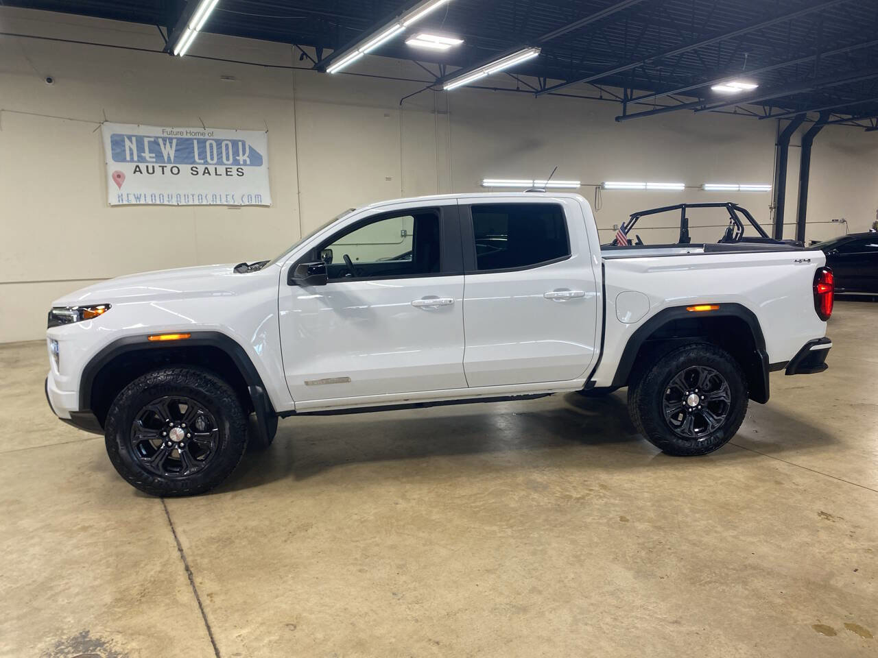 Used 2023 GMC Canyon Elevation image 6