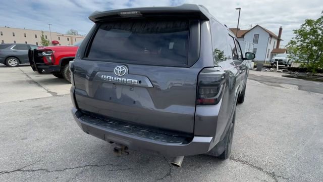 Used 2020 Toyota 4Runner SR5 AWD/4WD image 9