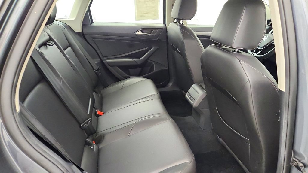 Used 2020 Volkswagen Jetta SE w/ SE Cold Weather Package FWD image 21