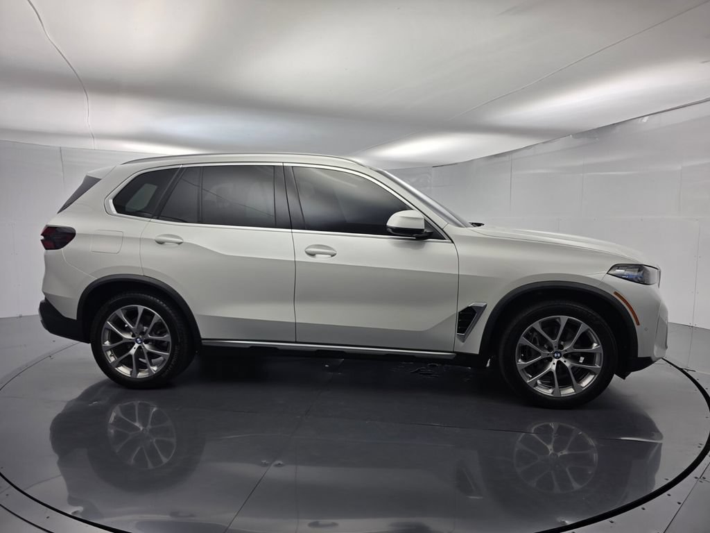 Certified 2024 BMW X5 xDrive40i w/ Premium Package AWD/4WD image 3