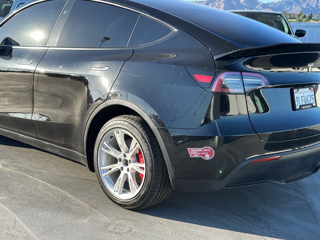 Used 2024 Tesla Model Y Long Range AWD/4WD image 5