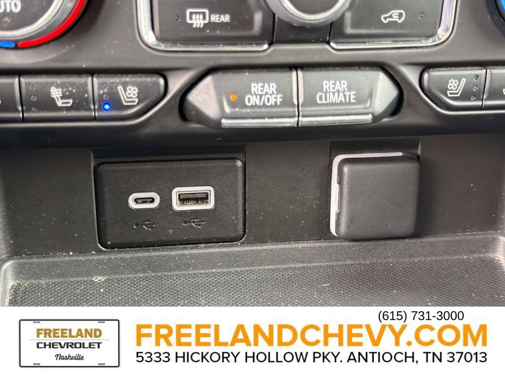 Used 2023 Chevrolet Suburban Premier image 34