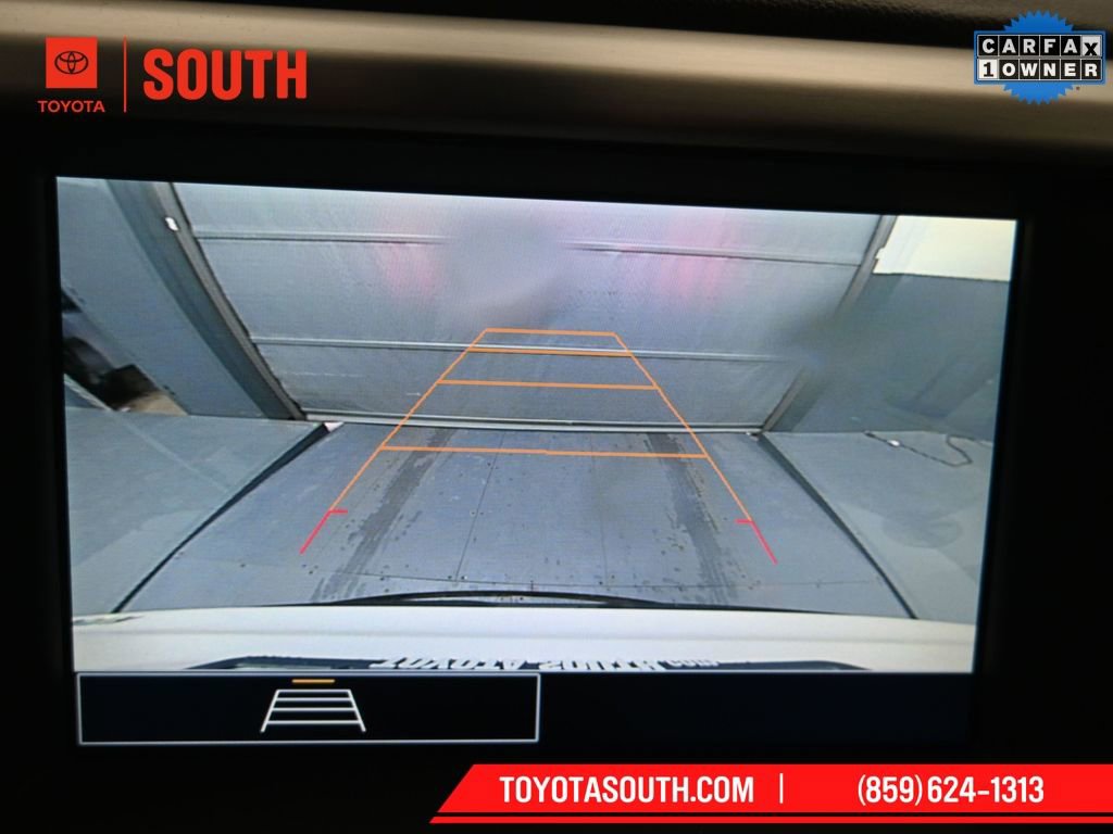 Used 2023 GMC Acadia SLE w/ Driver Convenience Package image 12