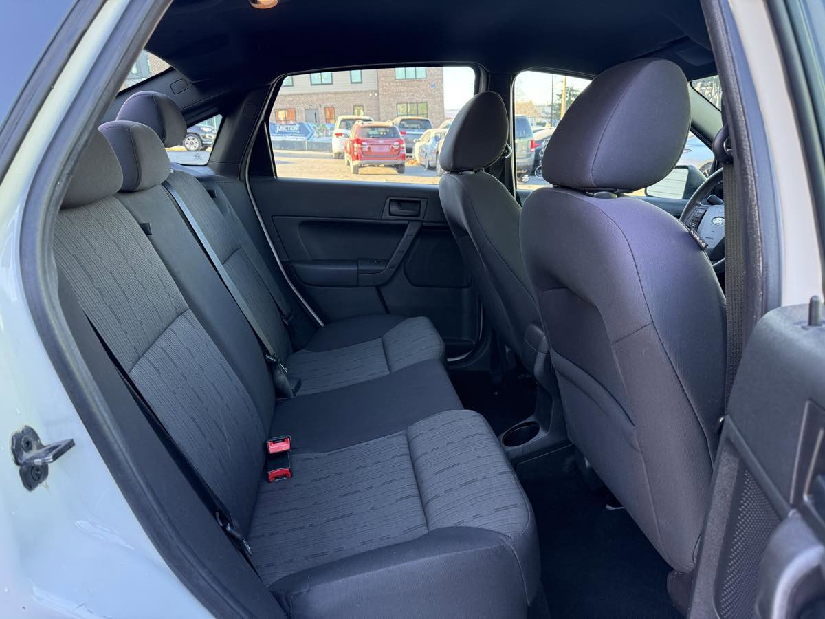 Used 2011 Ford Focus SE image 11