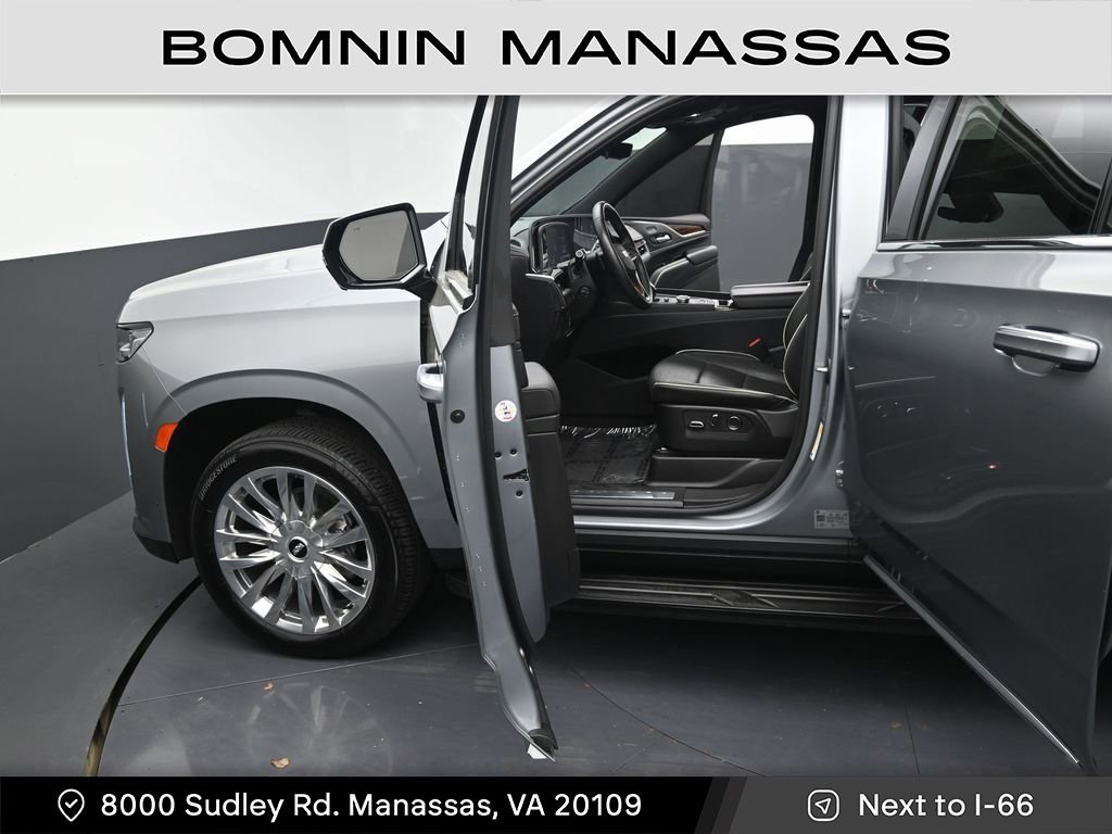 Used 2024 Cadillac Escalade ESV Premium Luxury AWD/4WD image 13