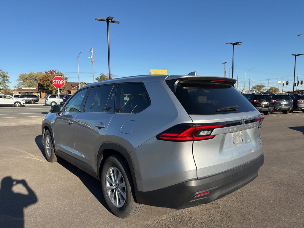 Used 2025 Toyota Grand Highlander FWD image 5