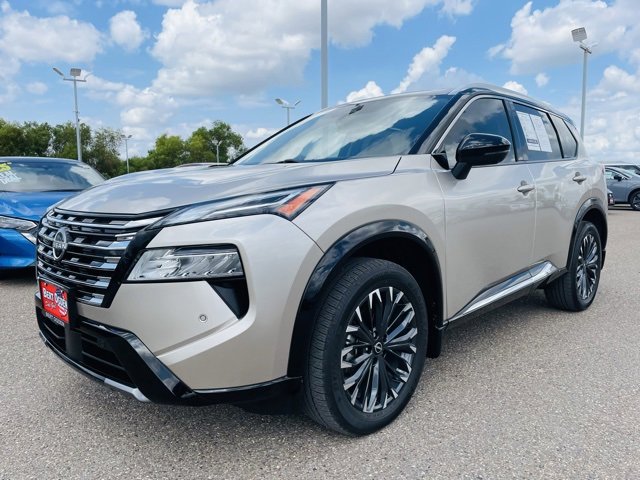 Used 2024 Nissan Rogue Platinum w/ Platinum Premium Package image 3