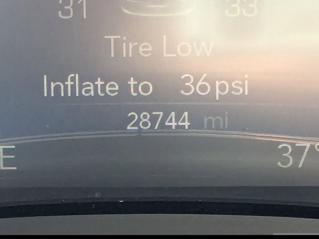 Used 2025 Chrysler Pacifica Limited FWD image 25