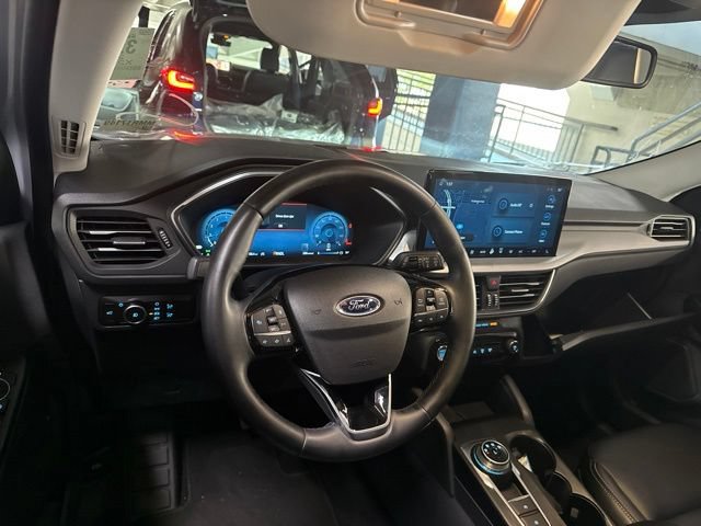 Used 2025 Ford Escape Platinum AWD/4WD image 7
