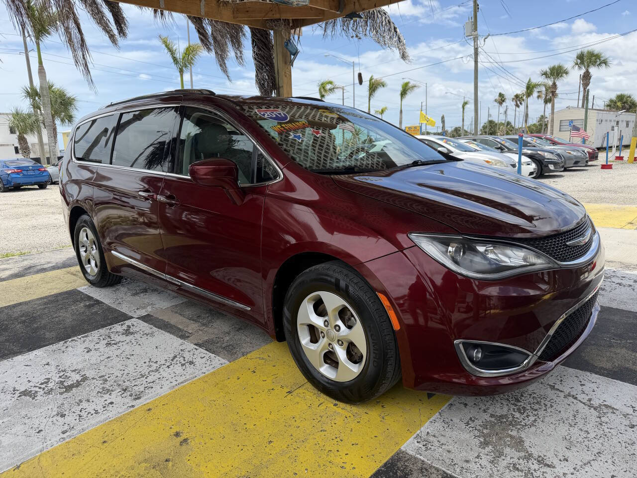 Used 2017 Chrysler Pacifica Touring-L Plus FWD image 3