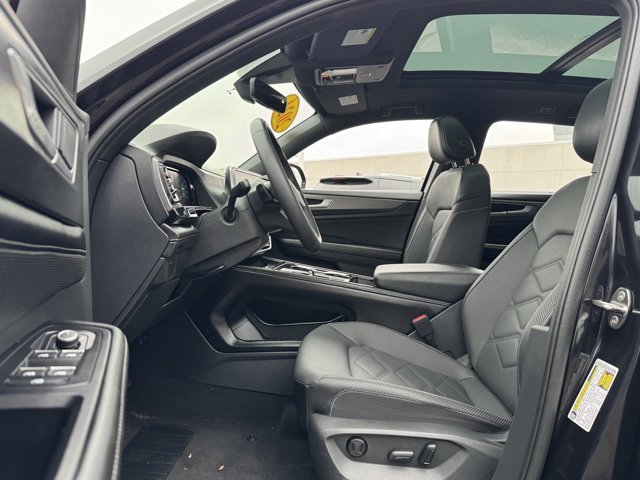 Used 2024 Volkswagen Atlas Cross Sport SE w/ Panoramic Sunroof Package image 18