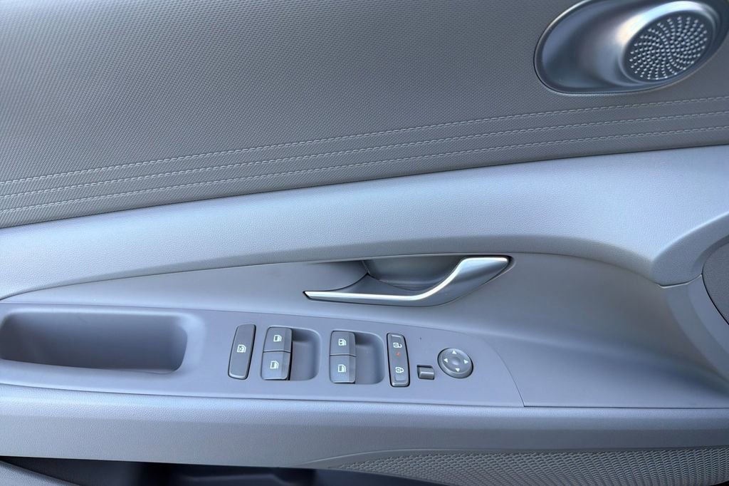 New 2026 Hyundai Elantra SE FWD image 9