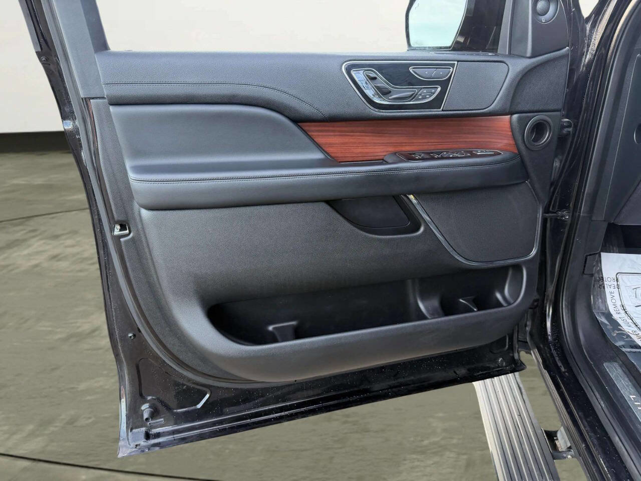 Used 2020 Lincoln Navigator L Reserve image 13