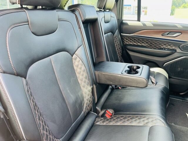Used 2025 Jeep Grand Cherokee Summit w/ Obsidian Package AWD/4WD image 14