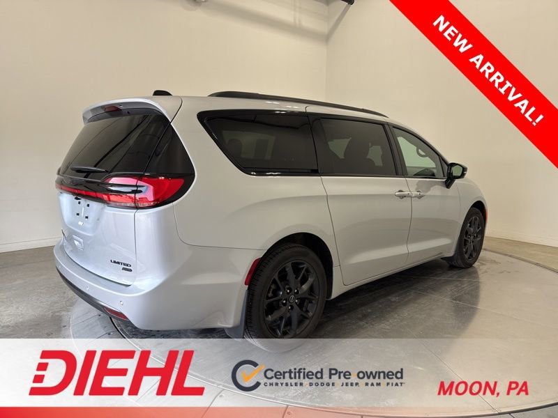 Used 2026 Chrysler Pacifica Limited w/ S Appearance Package image 7