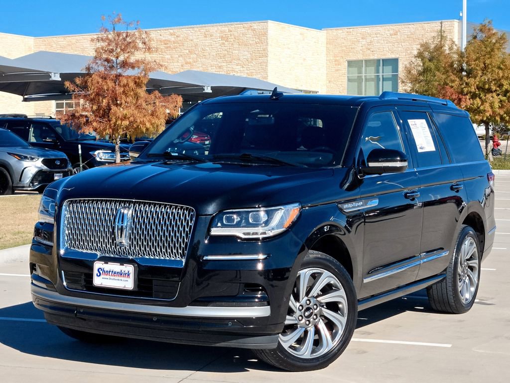 Used 2024 Lincoln Navigator Reserve image 2