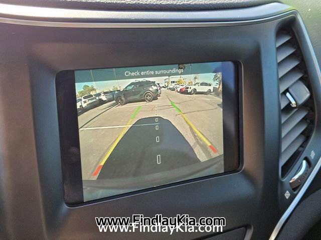 Used 2020 Jeep Cherokee Latitude Plus w/ Comfort/Convenience Group AWD/4WD image 26