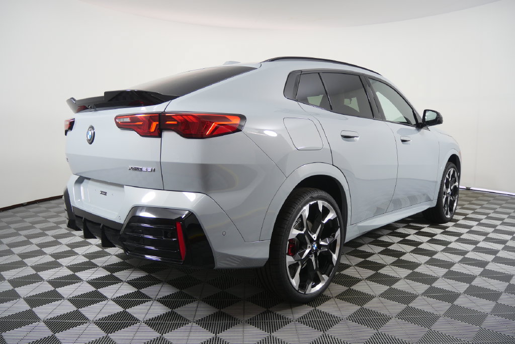 New 2026 BMW X2 xDrive28i w/ Technology Package AWD/4WD image 4