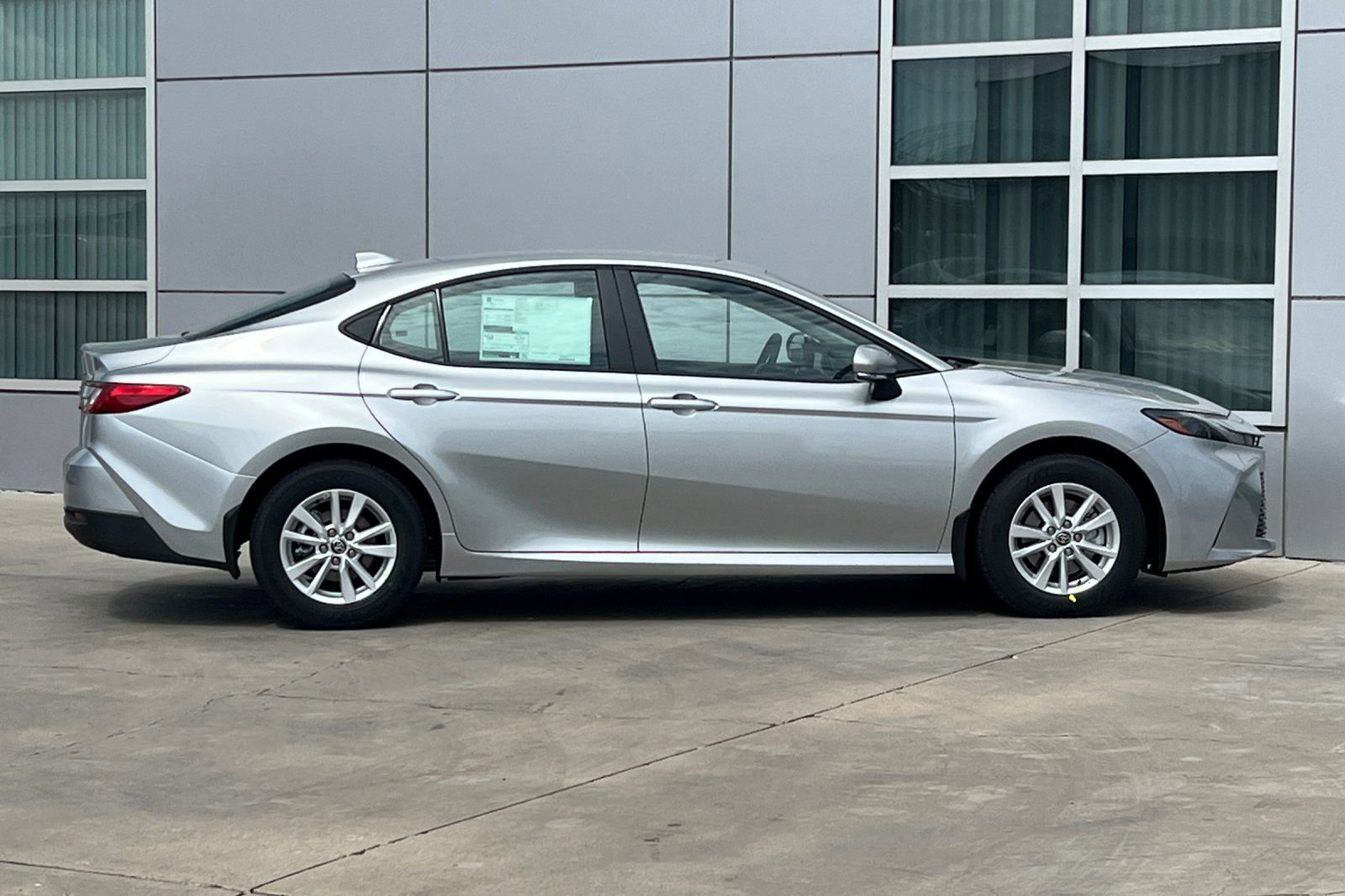 Used 2025 Toyota Camry LE w/ Convenience Package AWD/4WD image 3