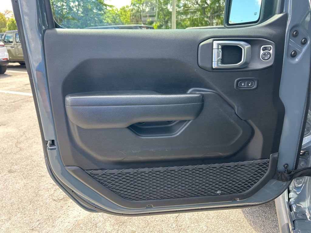 Certified 2025 Jeep Wrangler Unlimited Rubicon image 32