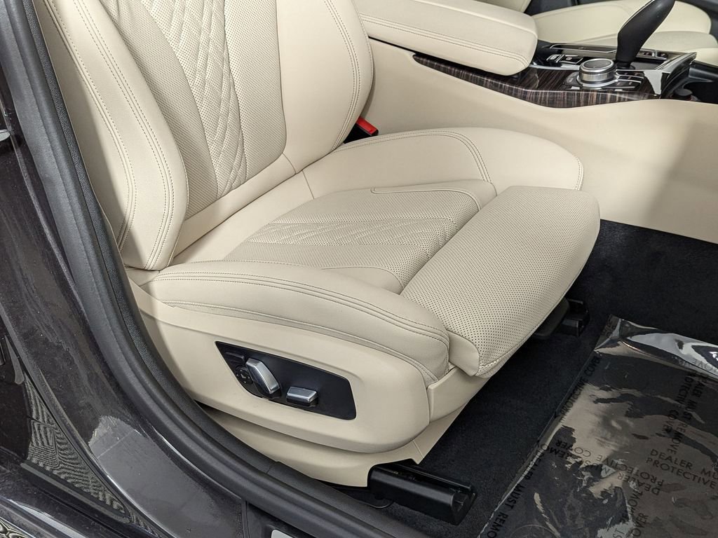 Certified 2022 BMW 530i xDrive w/ Convenience Package image 27