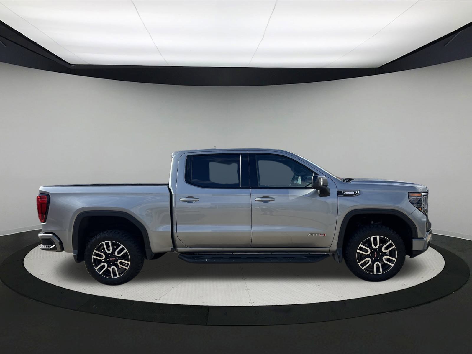 Used 2023 GMC Sierra 1500 AT4 w/ AT4 Premium Package AWD/4WD image 3