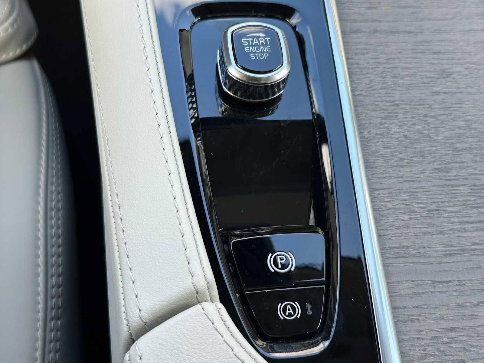 Used 2025 Volvo XC90 B6 Ultra w/ Lounge Package image 40