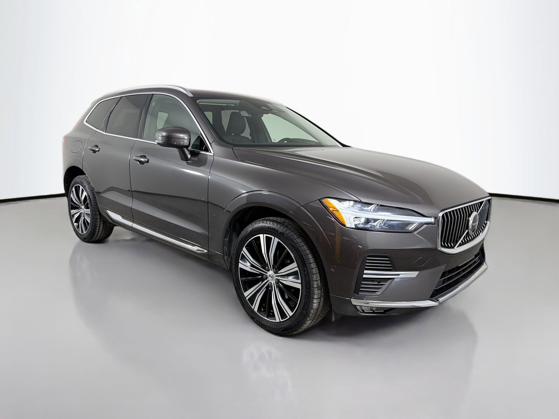 Certified 2023 Volvo XC60 B5 Ultimate w/ Protection Package FWD image 3