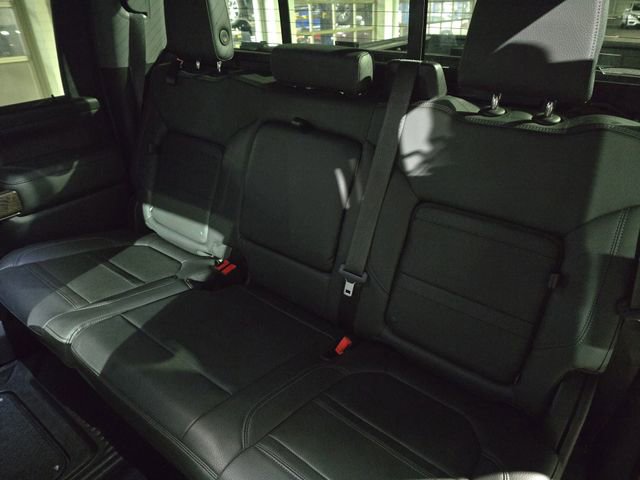 Used 2021 GMC Sierra 2500 Denali w/ Denali Black Diamond Edition image 13