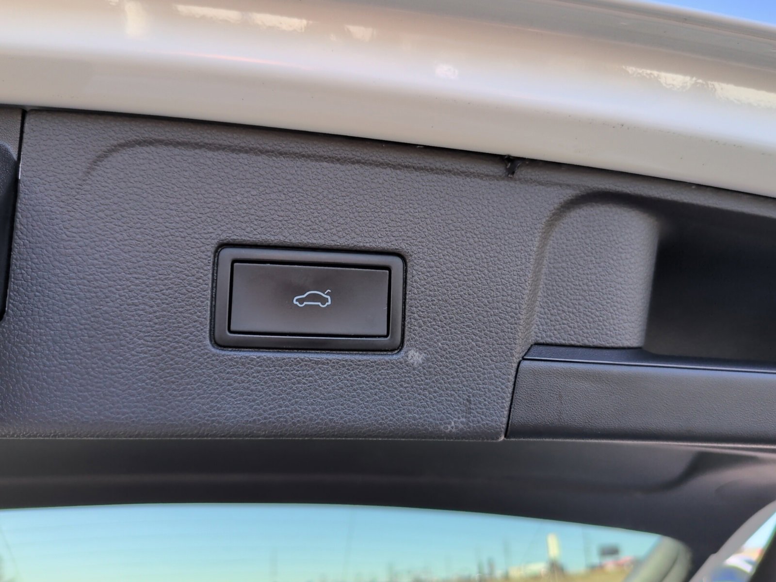 Used 2021 Volkswagen Atlas SE image 15