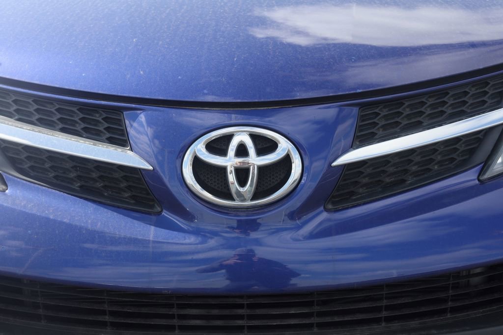 Used 2015 Toyota RAV4 Limited image 19