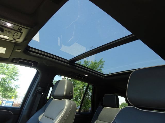 Used 2023 GMC Yukon SLT AWD/4WD image 11