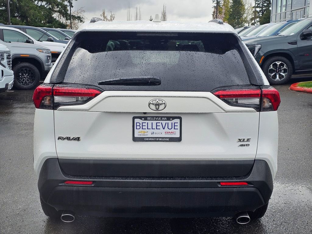 Used 2020 Toyota RAV4 XLE w/ Convenience Package AWD/4WD image 4