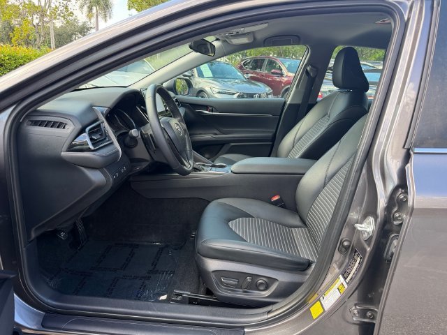 Used 2023 Toyota Camry SE FWD image 10
