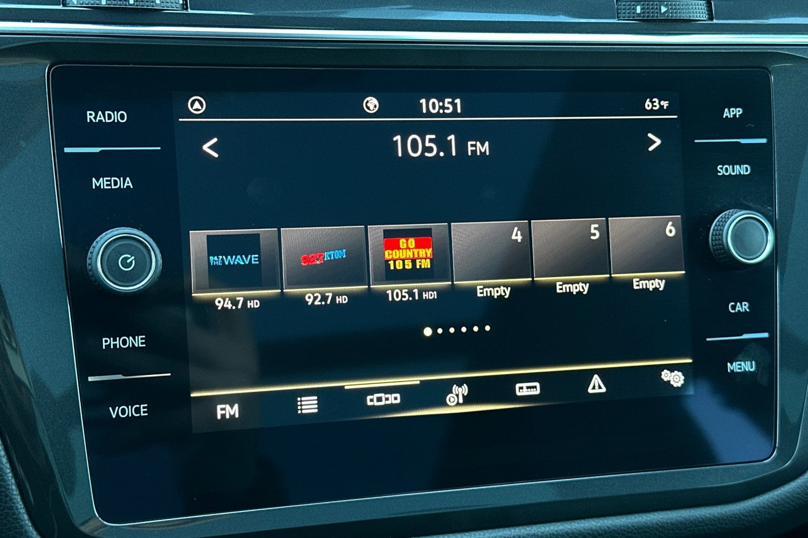 Certified 2022 Volkswagen Tiguan SE R-Line image 20