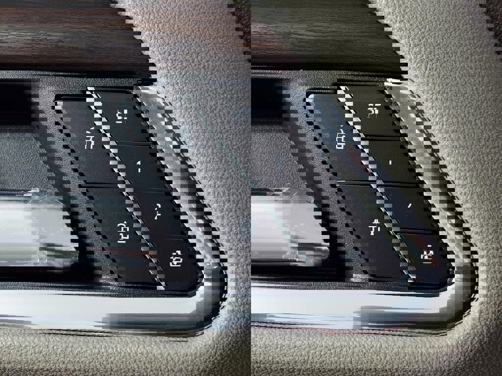 New 2026 GMC Sierra 1500 SLT image 43