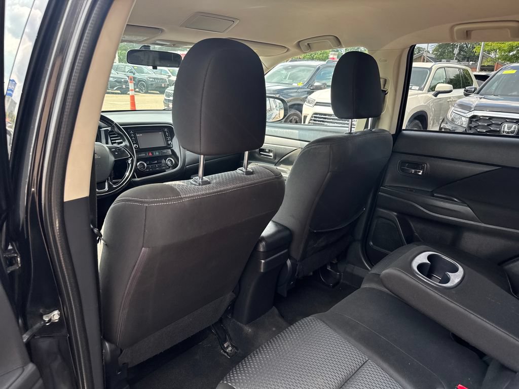 Used 2016 Mitsubishi Outlander SE AWD/4WD image 35