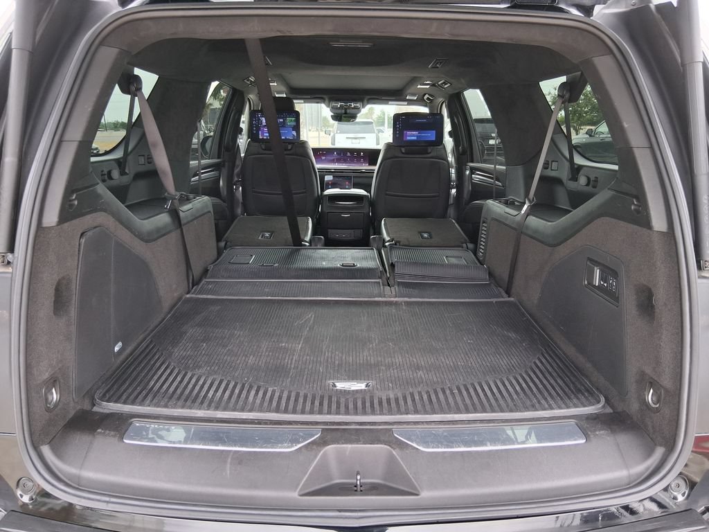 Certified 2025 Cadillac Escalade ESV Sport Platinum w/ LPO, Floor Liner Package AWD/4WD image 6
