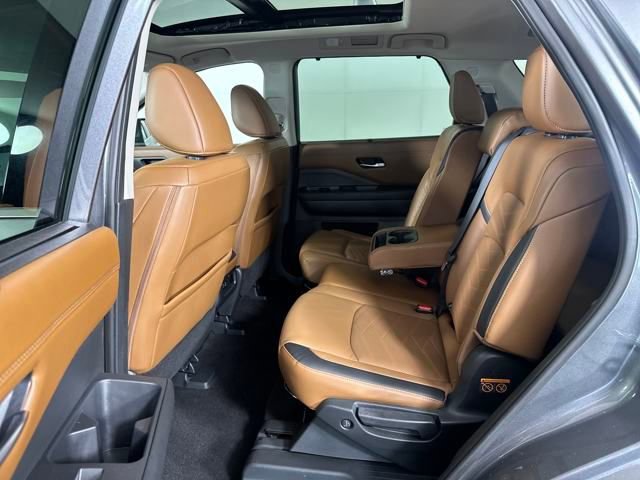 Used 2023 Nissan Pathfinder Platinum w/ Cargo Package image 26