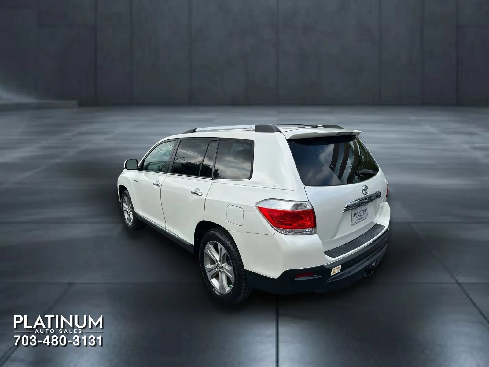Used 2012 Toyota Highlander Limited w/ Tow Pkg AWD/4WD image 4