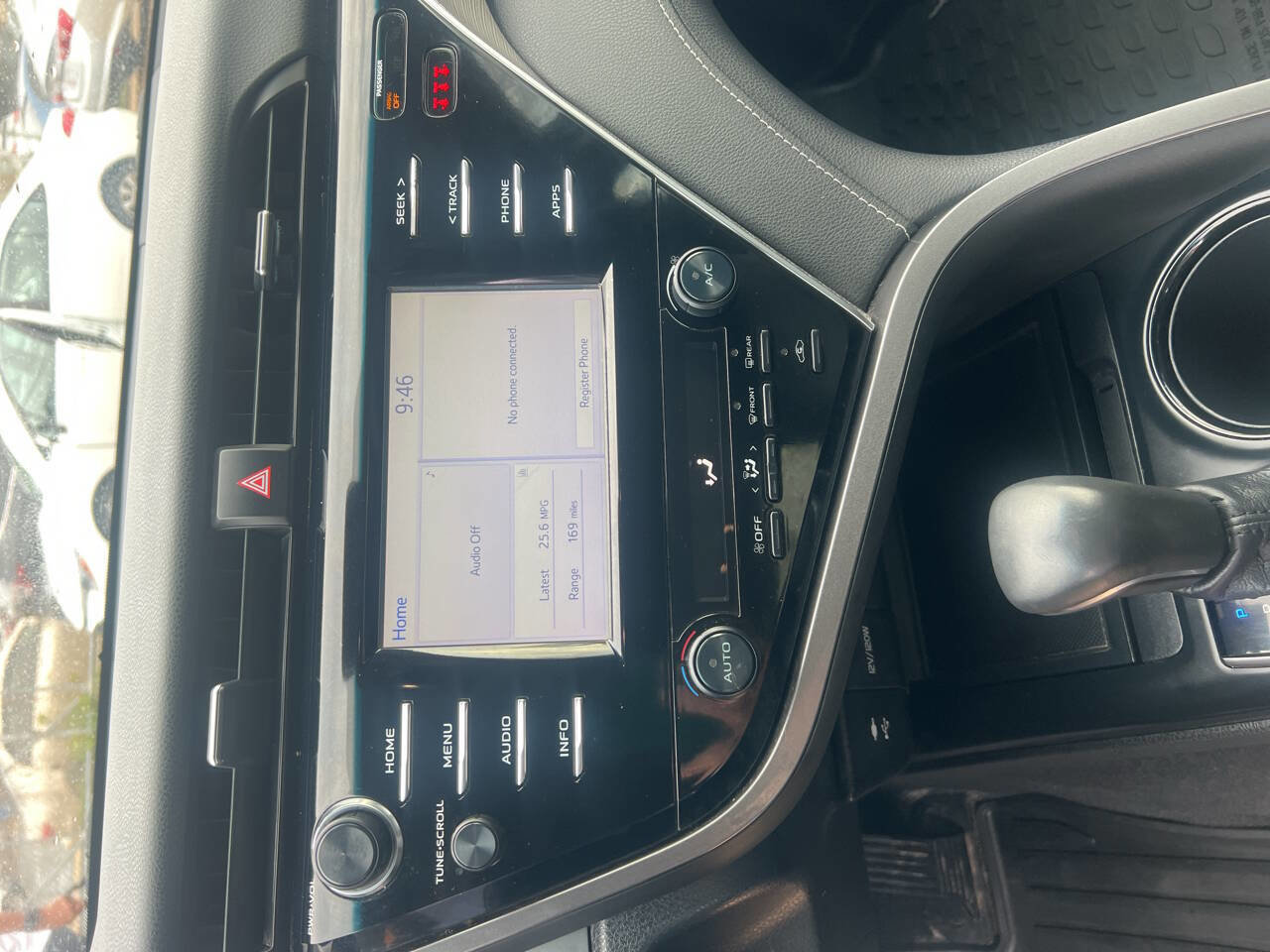 Used 2018 Toyota Camry SE w/ Moonroof Package image 16