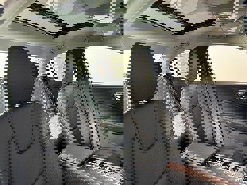 New 2024 Volvo S60 B5 Plus w/ Climate Package image 7