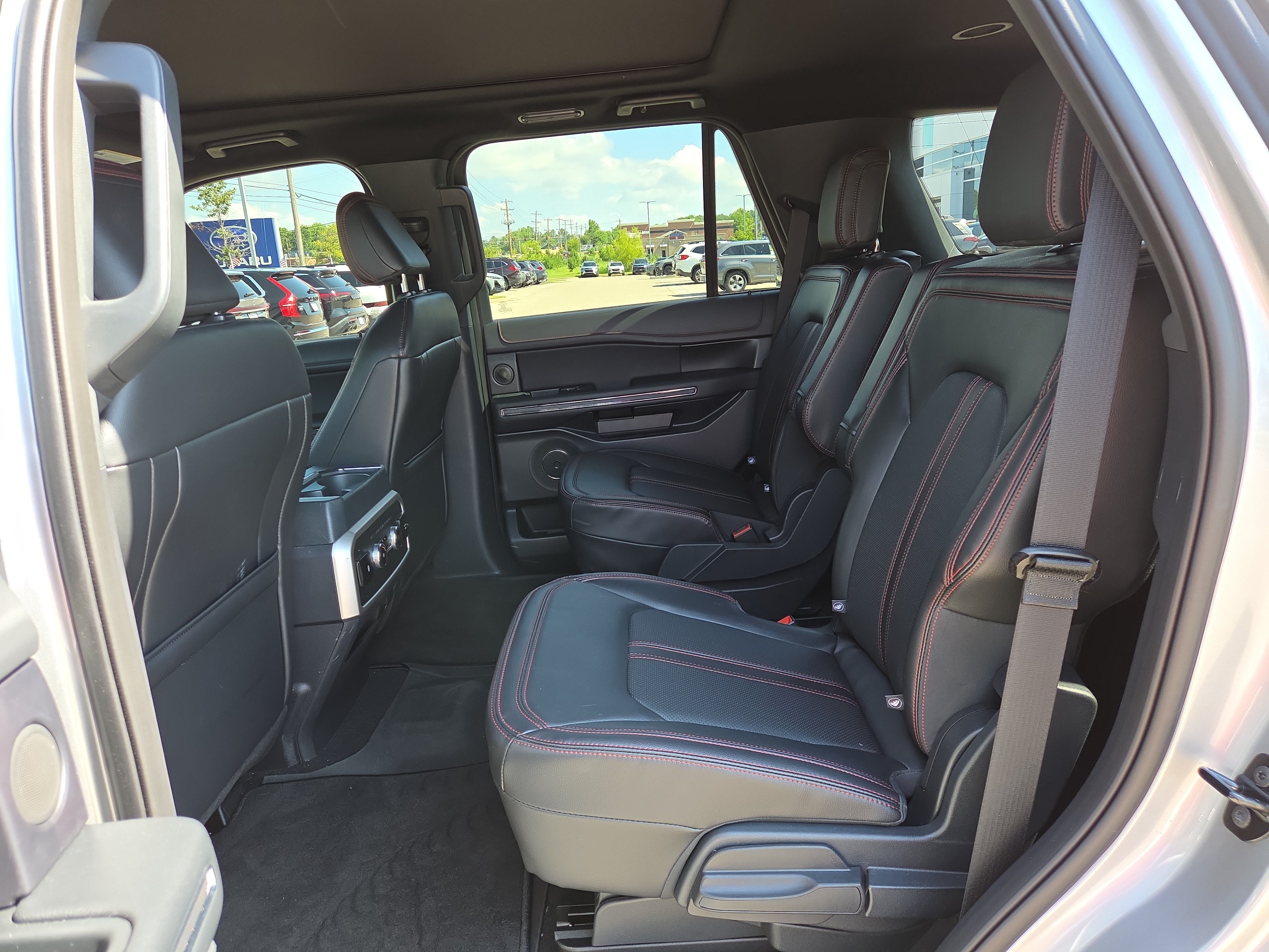 Used 2024 Ford Expedition Limited AWD/4WD image 11