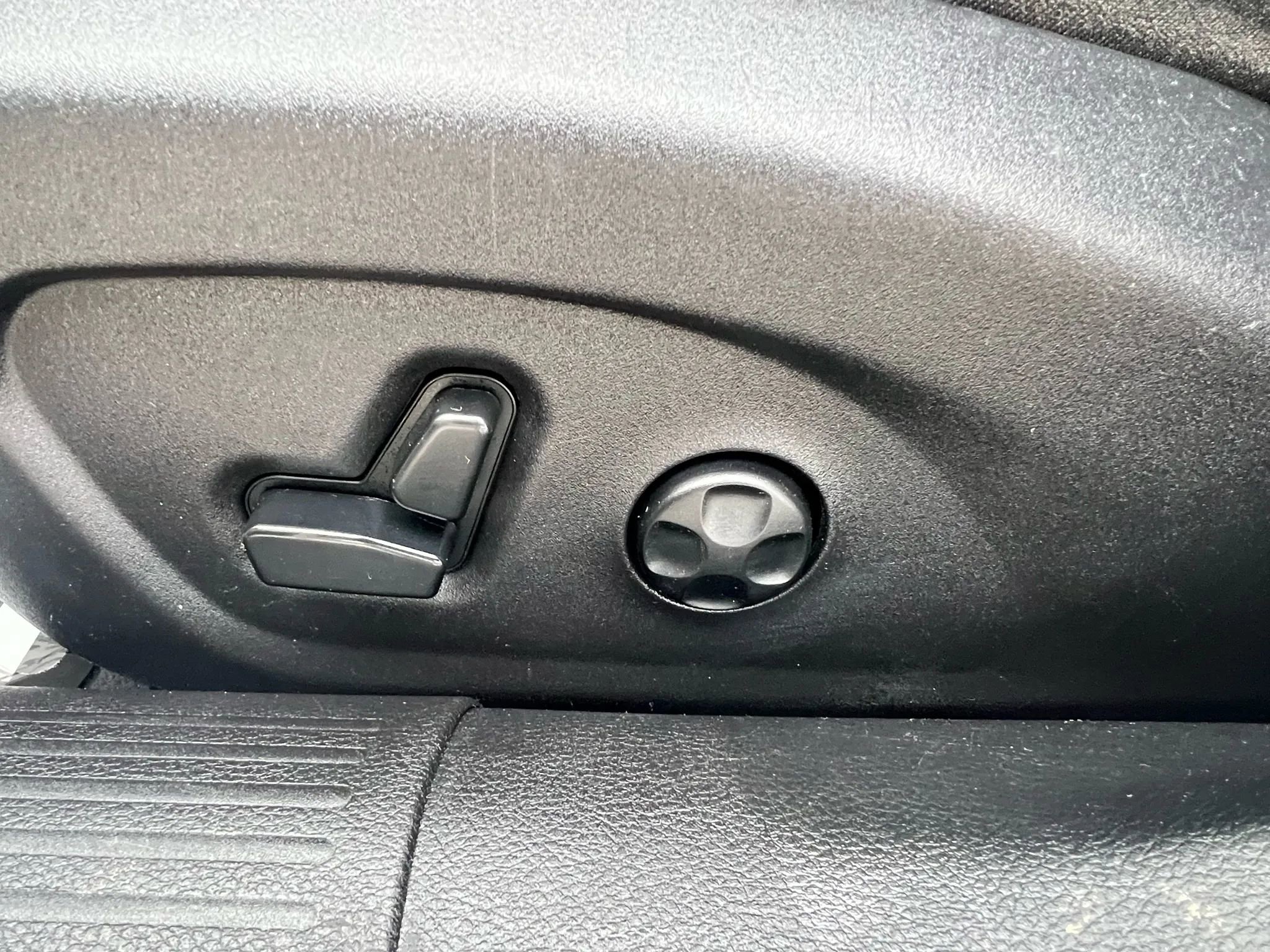 Used 2015 Chrysler 200 S w/ Navigation & Sound Group I image 24