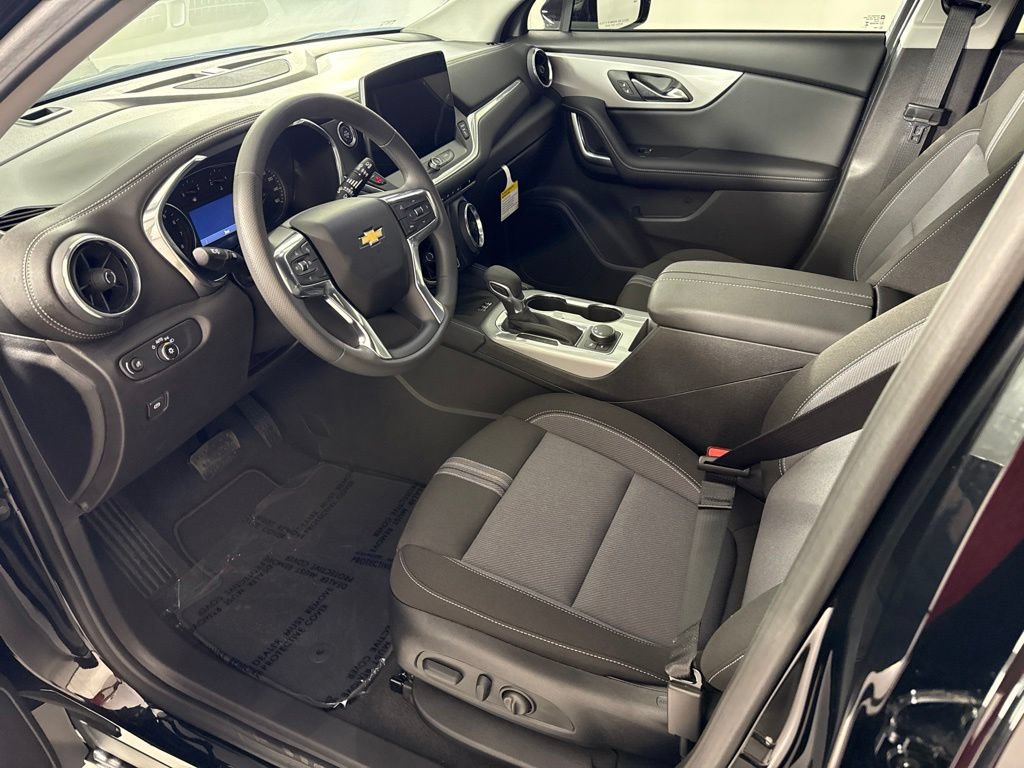 New 2026 Chevrolet Blazer LT w/ Convenience Package FWD image 31