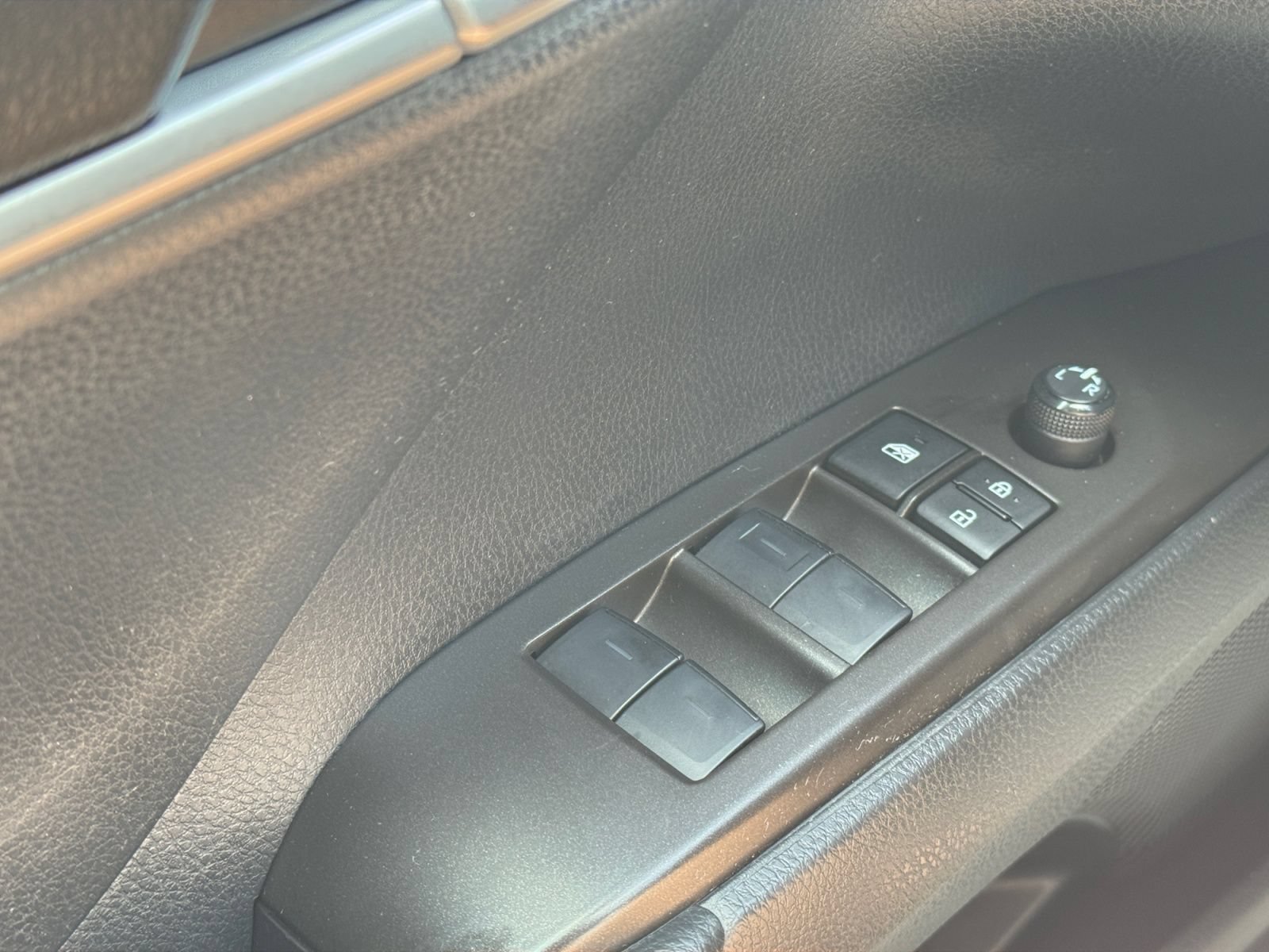 Used 2023 Toyota Camry SE w/ Audio Upgrade Package FWD image 16