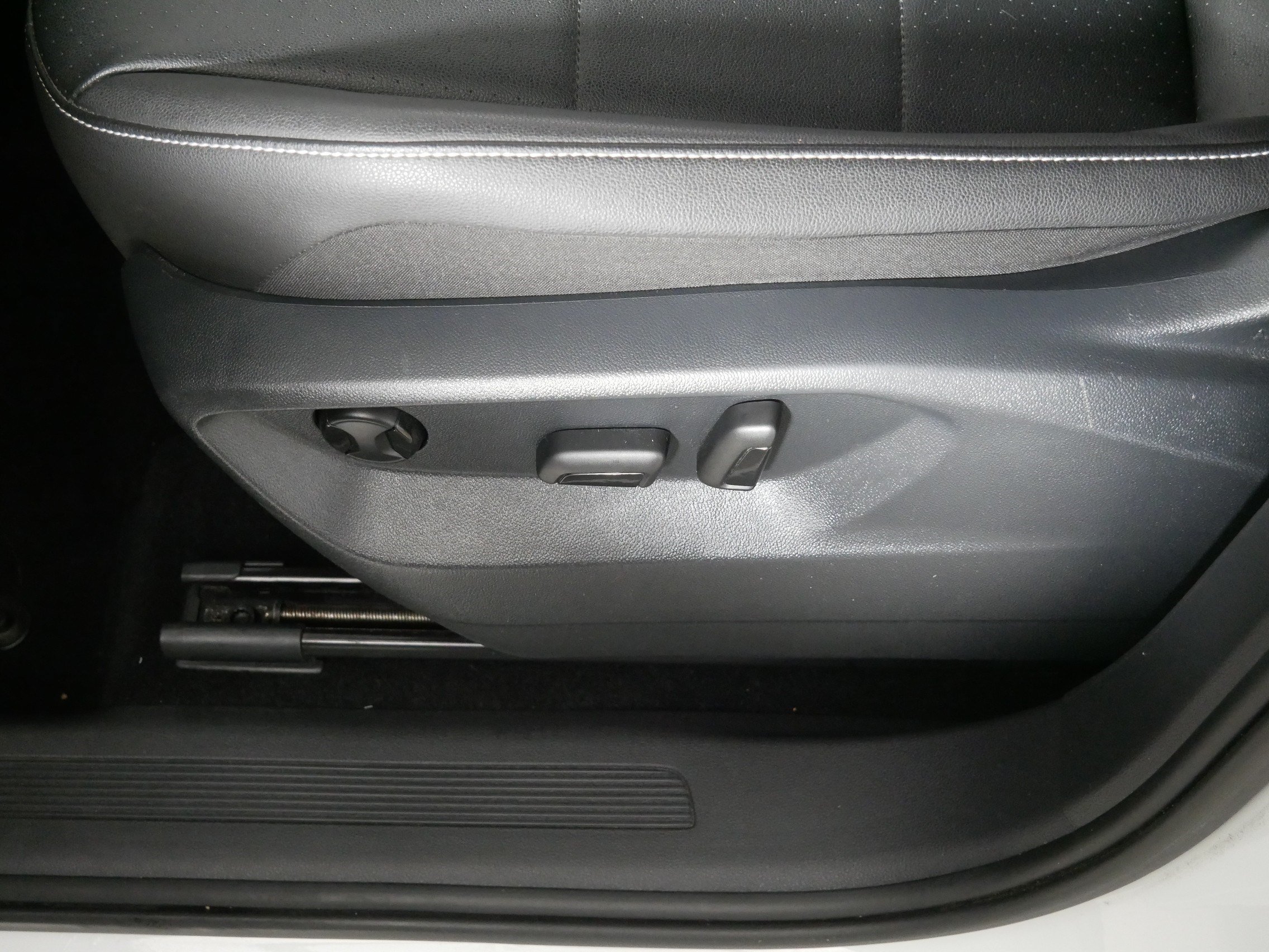 Used 2021 Volkswagen Tiguan SE AWD/4WD image 20